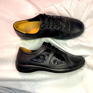 Ziera woman’s comfort walking shoes 10 1/2 size